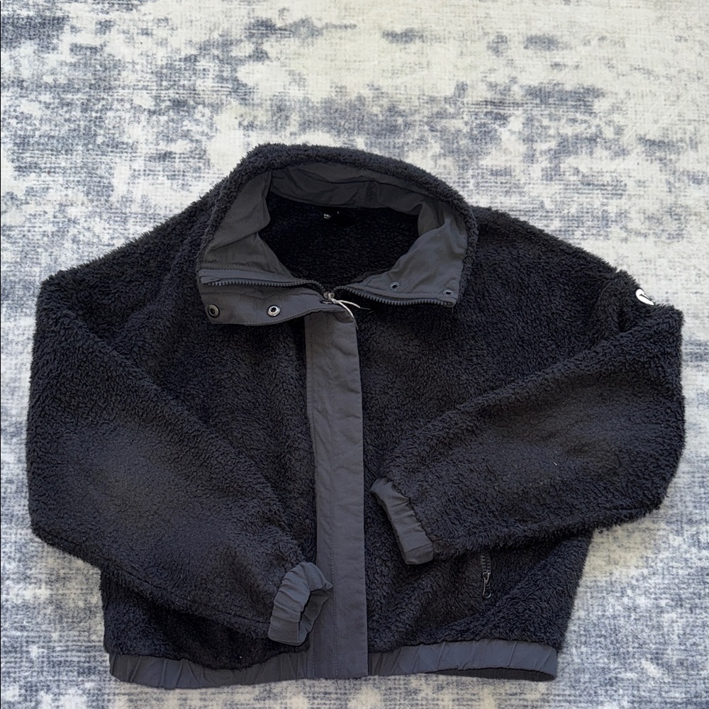 Vuori Women’s Alpine Sherpa Jacket - Black Full Zip - Size small